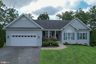 35 Kanawha Ct, Falling Waters, WV 25419