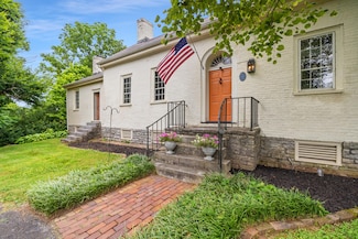 2004 E Leestown Rd, Midway, KY 40347