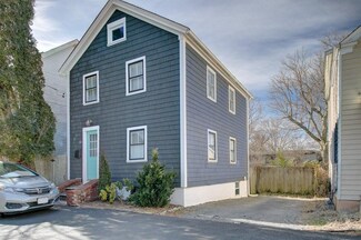 14 Murphy Ave, Bristol, RI 02809