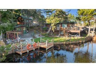 73028 Crannog Rd, North Bend, OR 97459