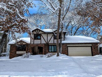 5893 Royal Oaks Dr, Saint Paul, MN 55126