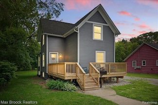 515 W Clinton St, Howell, MI 48843