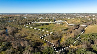 308 Oakhaven Ln, Fredericksburg, TX 78624