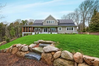 41 Mccallum Dr, Falmouth, MA 02540