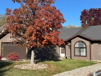 906 South St, Yreka, CA 96097