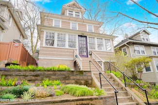 16 Crescent Ave, Staten Island, NY 10301
