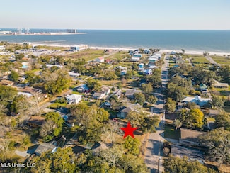 818 Woodward Ave, Gulfport, MS 39501