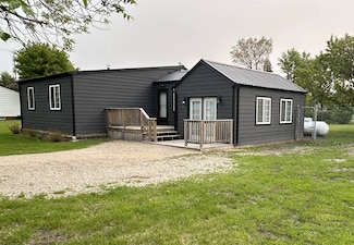 217 3rd St SW, Dunseith, ND 58329