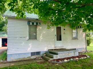 40 Ln 221 Hamilton Lake, Hamilton, IN 46742