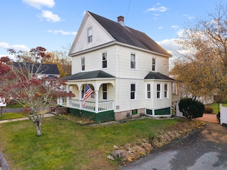 9 James Ave, Quaker Hill, CT 06375