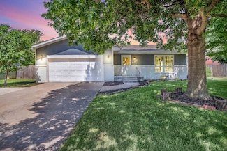 428 Meadowbrook Dr, Newton, KS 67114
