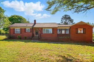8408 Mcclure Cir, Charlotte, NC 28216