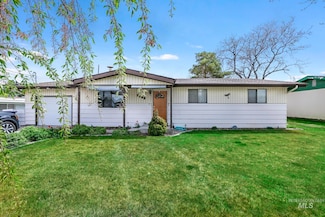 1055 S Adell Ave, Filer, ID 83328