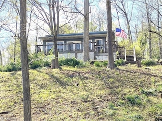 428 Club Dr, Washington, WV 26181