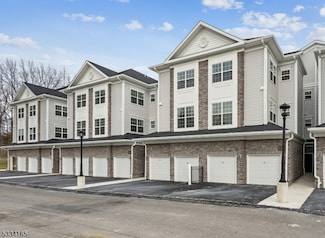 55 Veterans Way, Morris Plains, NJ 07950