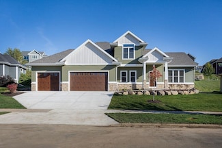 1113 N Division St, Waunakee, WI 53597