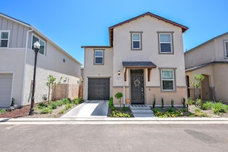 6317 E Malbec Dr, Fresno, CA 93727