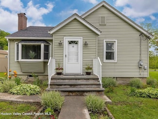 15 Old Walnut St, Catskill, NY 12414