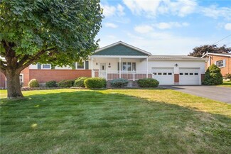 65 Sycamore St, Nazareth, PA 18064