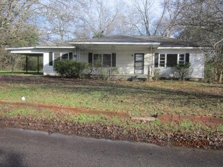 313 Mcguire St, Washington, GA 30673