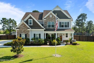 304 Arrington Ct, Hubert, NC 28539