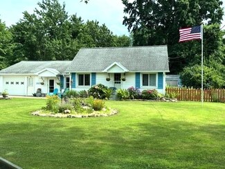 1233 Gunton Dr, Fairview, PA 16415