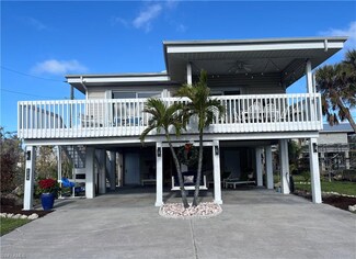 171 Lanark Ave, Fort Myers Beach, FL 33931