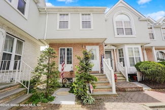 33 Brad Ln, Staten Island, NY 10314