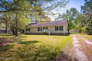 4244 Overpass Ln, Grimesland, NC 27837