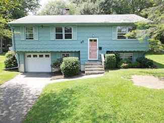 35 Corey Ln, Niantic, CT 06357