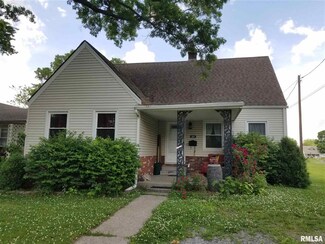 809 E Webster St, Benton, IL 62812