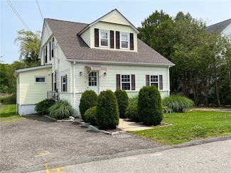 72 Sayles Ave, Warwick, RI 02889