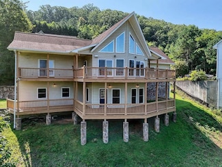 1338 Laurel Ct, Hiawassee, GA 30546