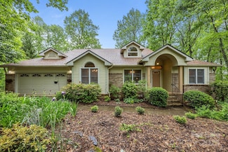 5 Governors Dr, Hendersonville, NC 28791