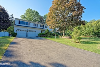 12 Lynnwood Dr, Albany, NY 12211