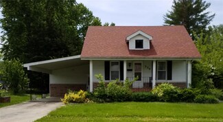 339 E Hoehn St, Carlinville, IL 62626
