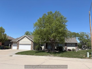 1816 Rainbow Rd, Grand Island, NE 68801