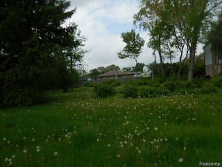 27037 Aberdeen St, Southfield, MI 48076