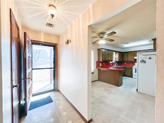 121 E 2nd St, Custer City, OK 73639