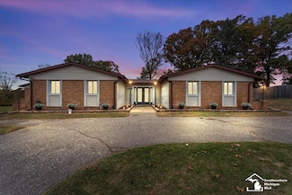 8118 Rene Dr, White Lake, MI 48386