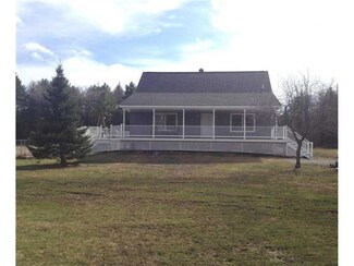 385 Canaan Rd, Clinton, ME 04927