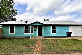 621 E Merriman St, Sinton, TX 78387