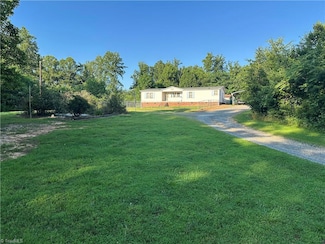 1130 Sandy Ln, Sandy Ridge, NC 27046