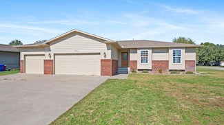700 Hunter Ct, McPherson, KS 67460