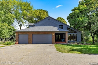 18990 Beck Rd, Northville, MI 48168