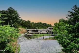 558 Oakland Dr, Bybee, TN 37713