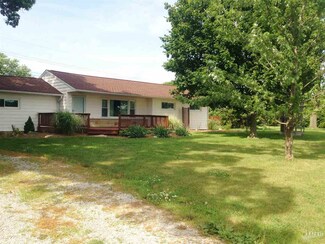8895 E South Circle Dr, Churubusco, IN 46723