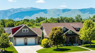 2 Thunderbird Dr, Sheridan, WY 82801
