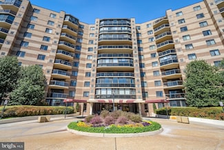 8380 Greensboro Dr Unit 817, McLean, VA 22102