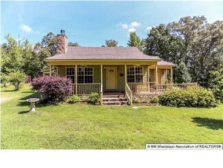 1110 Lundine Rd, Holly Springs, MS 38635